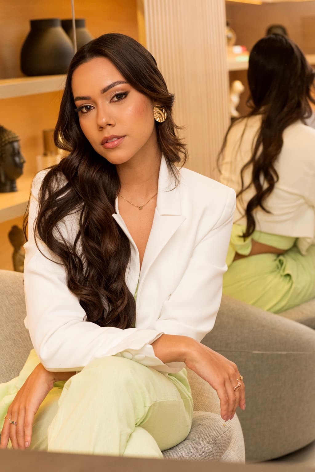 Ana Carolina Medrado sentada